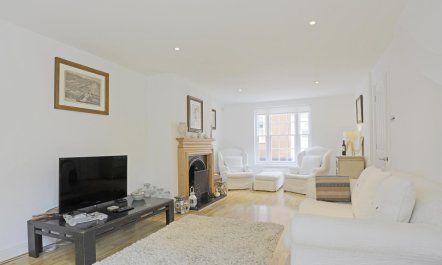 4 Bed in Woodbridge 8