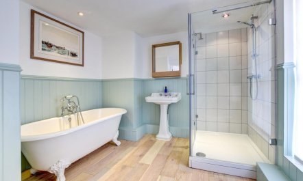 4 Bed in Woodbridge 7