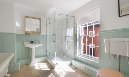 4 Bed in Woodbridge 9