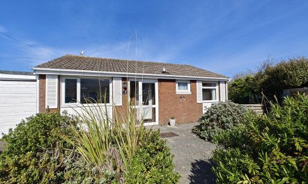 3 Bed in Fairbourne 2