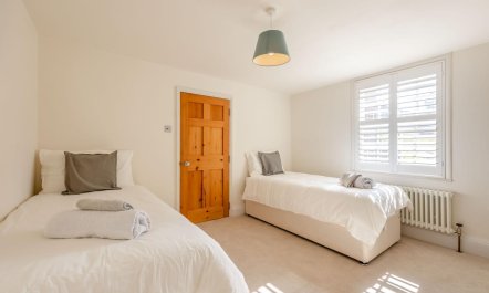 3 Bed in Forest Row 5