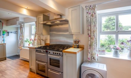 3 Bed in Llanfairtalhaiarn 8