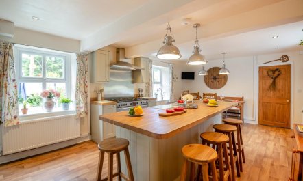 3 Bed in Llanfairtalhaiarn 4
