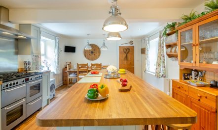 3 Bed in Llanfairtalhaiarn 6
