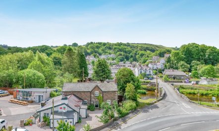 3 Bed in Llanfairtalhaiarn 1