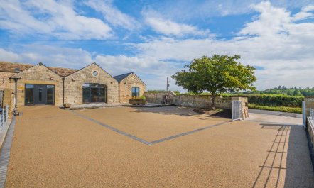 3 Bed in Aldfield 2
