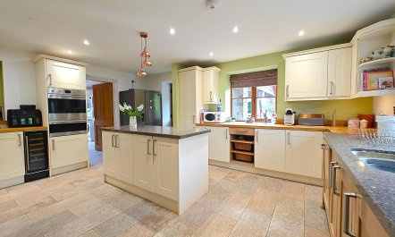 5 Bed in Garth 7