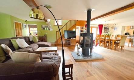 5 Bed in Garth 4