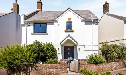 3 Bed in Bridport