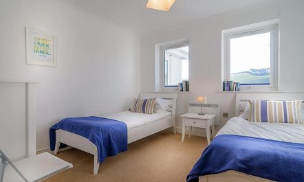 2 Bed in Mawgan Porth 8