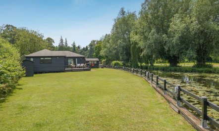 2 Bed in Wroxham 1