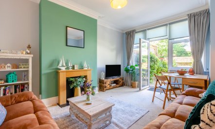 2 Bed in Eastbourne 1