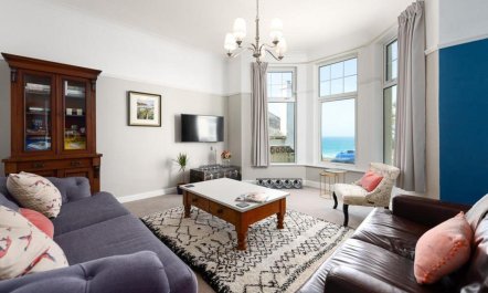 2 Bed in Fistral 1