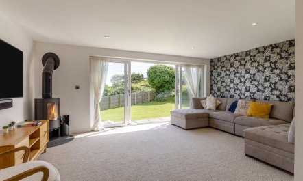 5 Bed in Upton 3