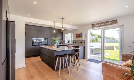 5 Bed in Upton 7