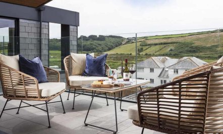 4 Bed in Mawgan Porth 1
