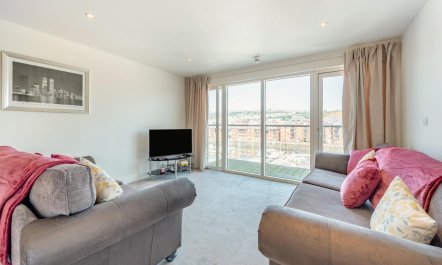 2 Bed in Maritime Quarter 2