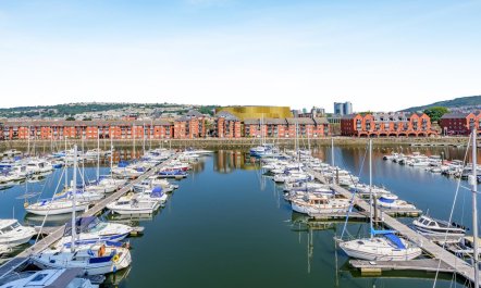 2 Bed in Maritime Quarter