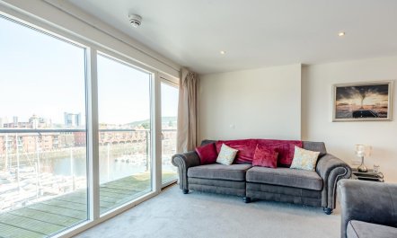 2 Bed in Maritime Quarter 8