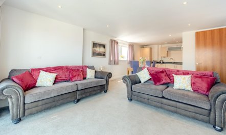 2 Bed in Maritime Quarter 7