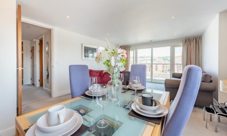 2 Bed in Maritime Quarter 1