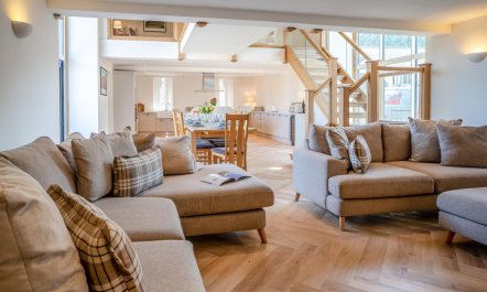 4 Bed in Llanellen 3