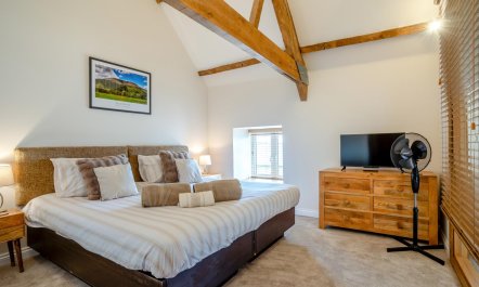 4 Bed in Llanellen 6