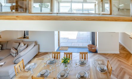 4 Bed in Llanellen 2