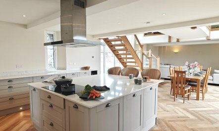 4 Bed in Llanellen 4