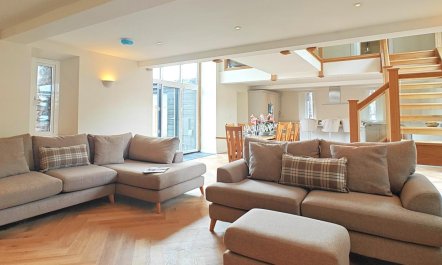 4 Bed in Llanellen 3
