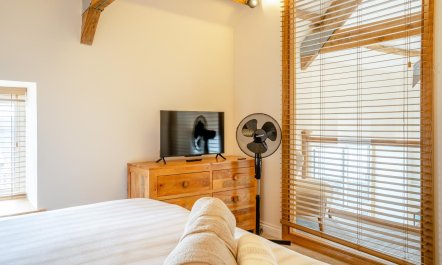 4 Bed in Llanellen 8