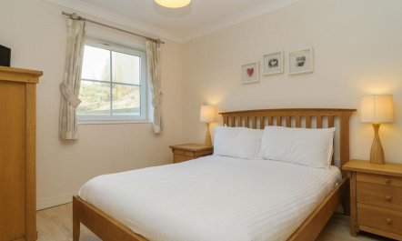 2 Bed in Watergate Bay 5