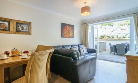 2 Bed in Watergate Bay 2