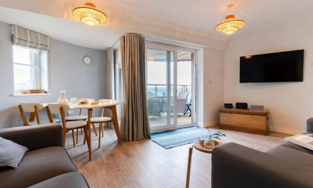 2 Bed in Watergate Bay 4