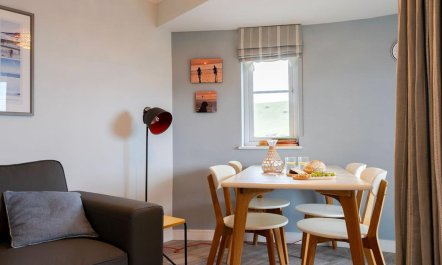 2 Bed in Watergate Bay 5