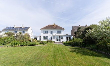4 Bed in Fistral 0