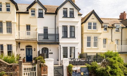 6 Bed in Bude 1