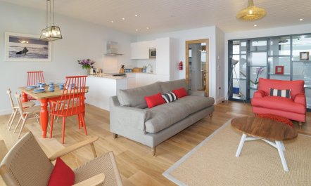 2 Bed in Watergate Bay 4