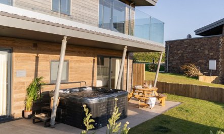 4 Bed in Widemouth Bay 8