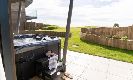 4 Bed in Widemouth Bay 1