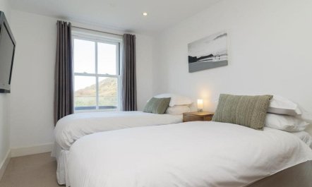 2 Bed in Watergate Bay 9