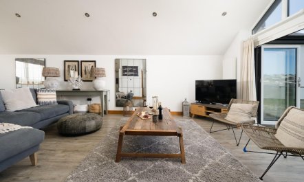 3 Bed in Mawgan Porth 1