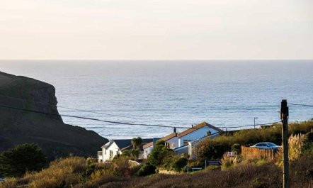 3 Bed in Mawgan Porth 1