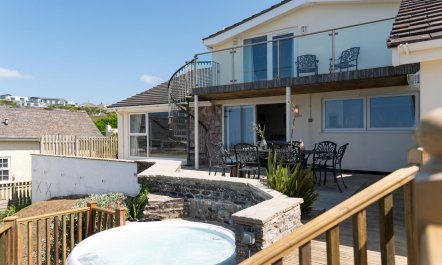 5 Bed in Mawgan Porth 3