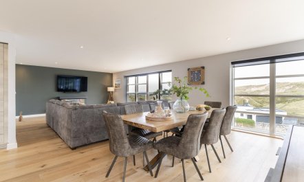 4 Bed in Holywell Bay 9