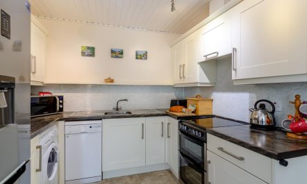 4 Bed in Summerbridge 8