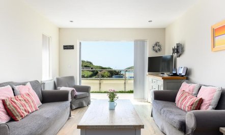 3 Bed in Porth 2