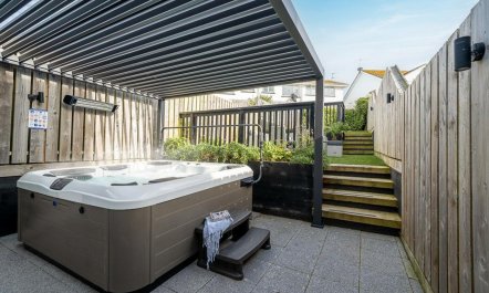 4 Bed in Porth 1
