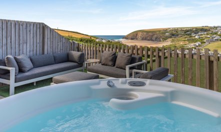 4 Bed in Mawgan Porth
