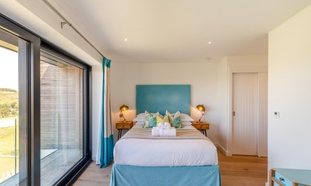4 Bed in Mawgan Porth 6